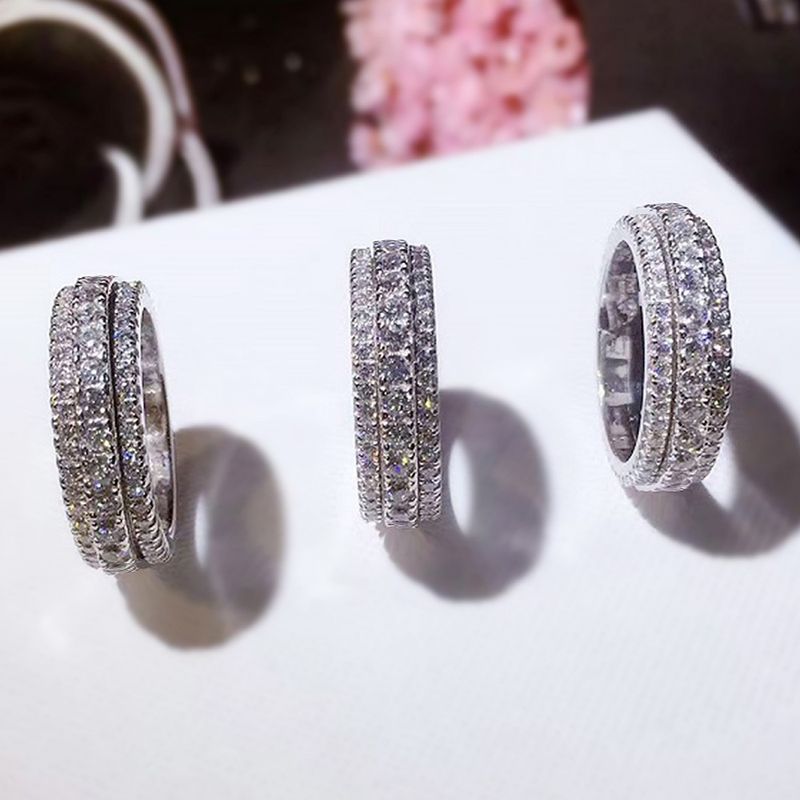 Anello unisex di lusso esagerato Huitan in platino placcato in rame con gioielli in zircone_voghion.com