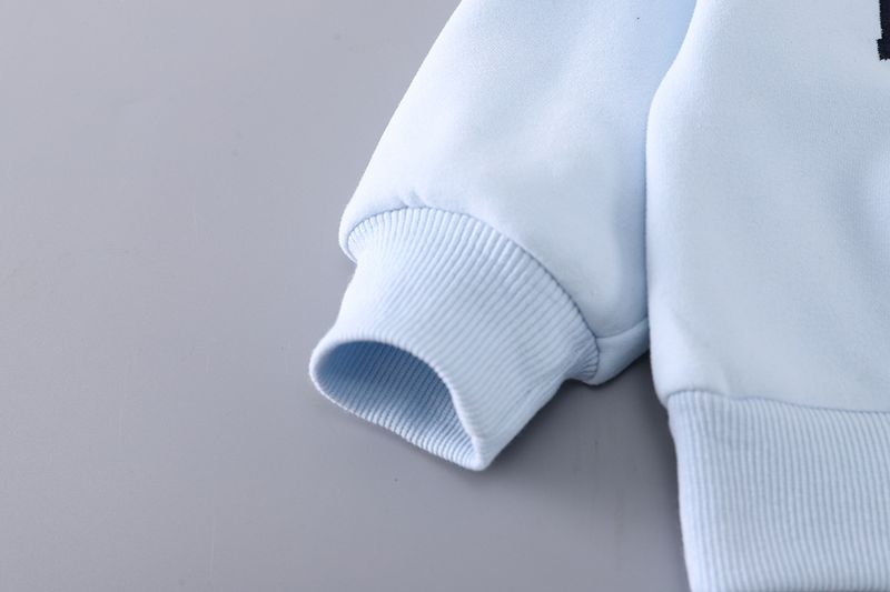 Completo due pezzi con felpa e pantaloni per bambini, motivo: orsetto inglese, primavera/autunno 2025_voghion.com