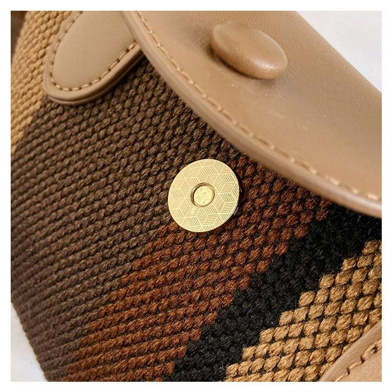 Die neue tragbare Knödeltasche Trendlinie von hochwertigen Stoffstreifen Single-Shoulder Crossbody Bag_voghion.com