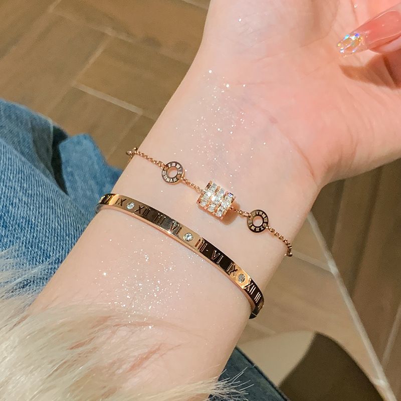 2025 New Fashion Style Light Luxury Römische Ziffer Titanstahl Kleines Taillenarmband Nische Nicht verblassend_voghion.com