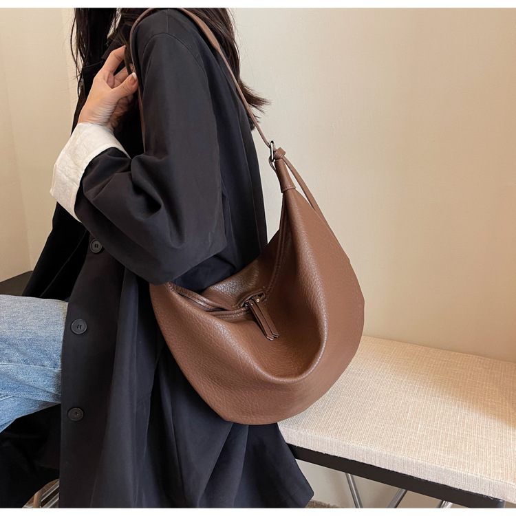 Minimalist high-capacity soft leather crossbody 2024 new Tote casual women's single shoulder dumpling bag banana boat_voghion.com