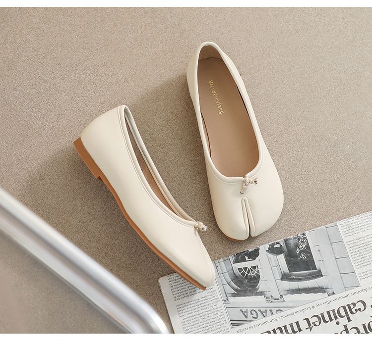 French Mary Jane Shoes Women's One-pedal Pig's Trotters Split-toe Flat-soled Single Shoes Soft-soled Shallow Mouth Large-size Women's Shoes_voghion.com