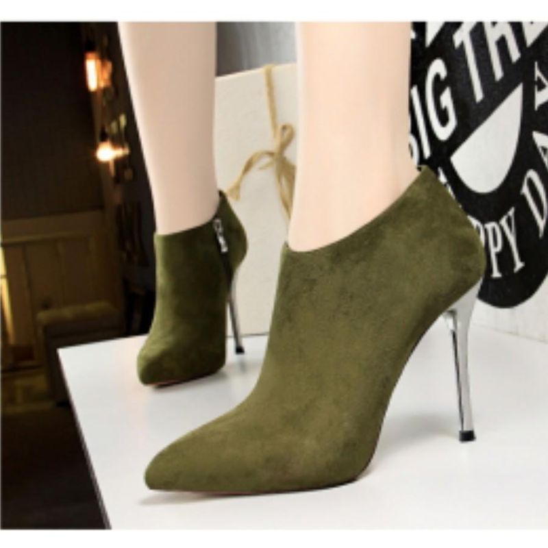 Womens European and American Fashion Simple Thin Heel Ultra-high Heel Pointy Fleece and Short Boots_voghion.com