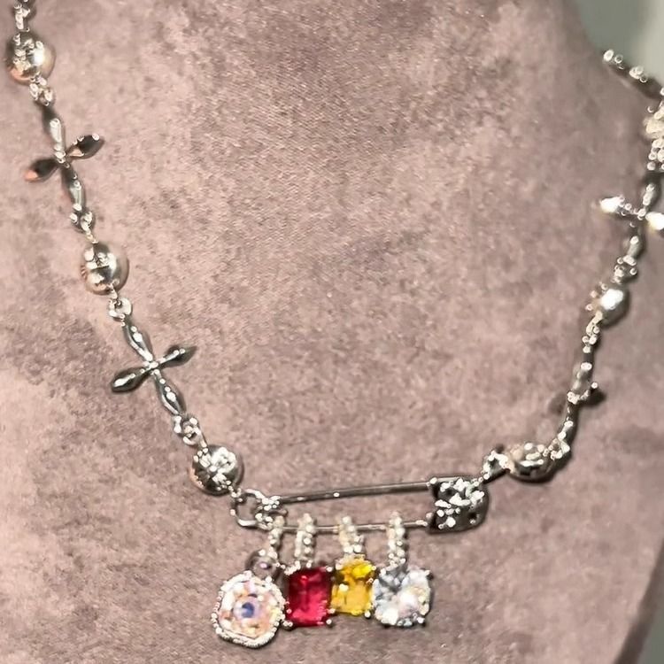 Dopamine Color Full Diamond Paper Clip Necklace Sweet Cool Niche Pin Clavicle Chain Vintage Personality Sweater Chain_voghion.com