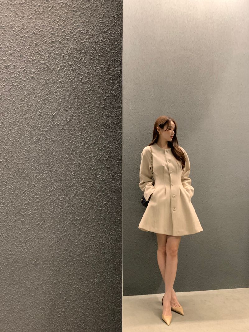 2025 Autumn Round Neck Single Breasted Pleated Waist Slimming Solid Color Long Sleeved Woolen Women's Coat_voghion.com