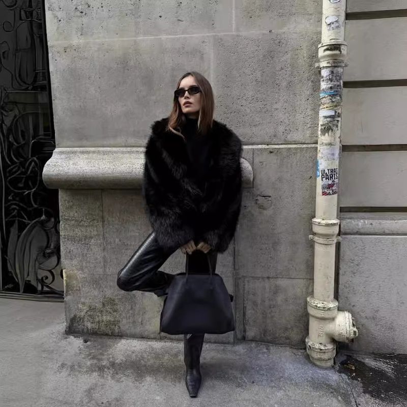 Luxuriöser Kunstfuchspelzmantel – Schwarze Kurzjacke mit Stehkragen (XS-L, Zeitlose Eleganz)_voghion.com