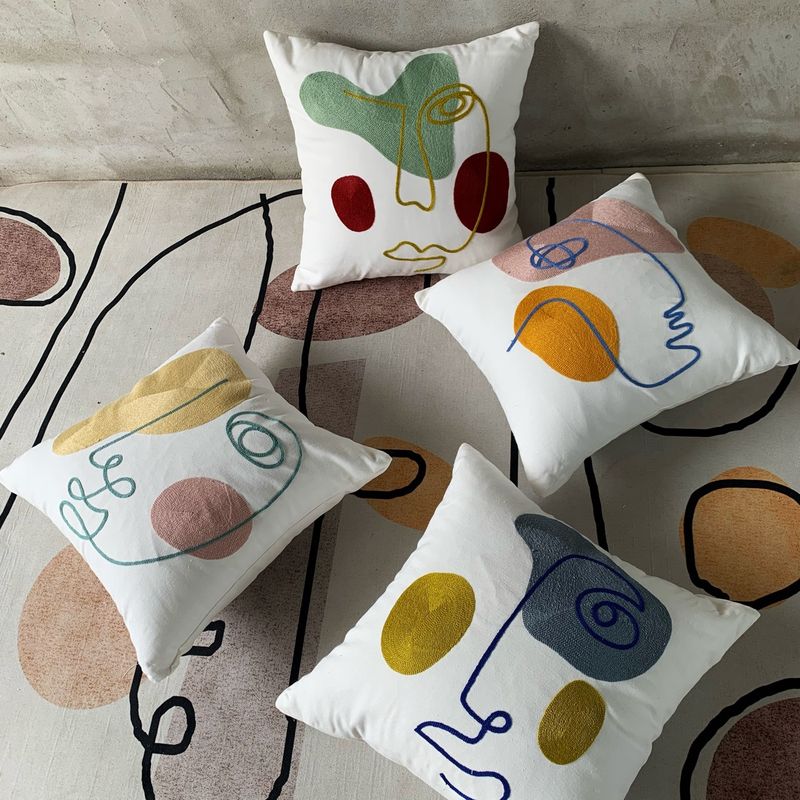 Minimalistisches abstraktes Gesichtskissen – Modernes Dekokissen für Sofa/Büro (inkl. Einsatz 18x18 Zoll, weiches Polyester, zeitgenössische Heimdekoration)_voghion.com
