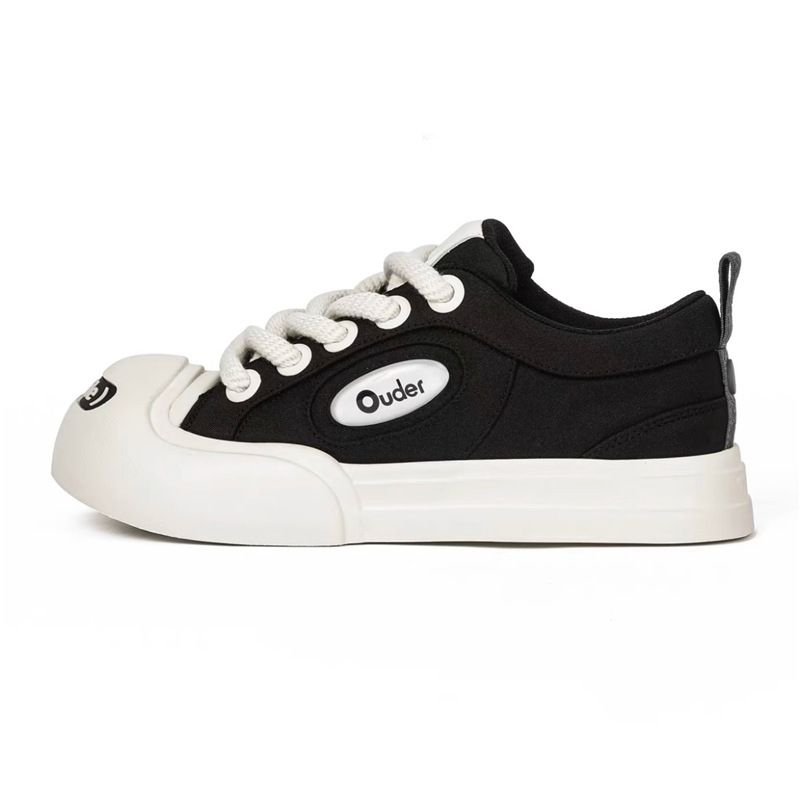 Bambina Brutta Sorridente Cervo Bianco Alluce Esterno Scarpe di Tela Carine Suola Spessa Coppia Sorriso Aperto Stesso Stile_voghion.com