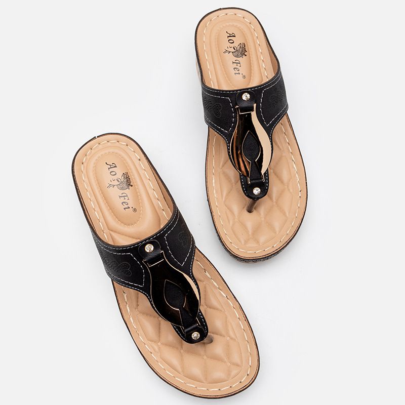Sandalen 2023 Neue Damen-Slope-Heel-Metallschnalle Klemmfuß Fischgräten-Hausschuhe_voghion.com