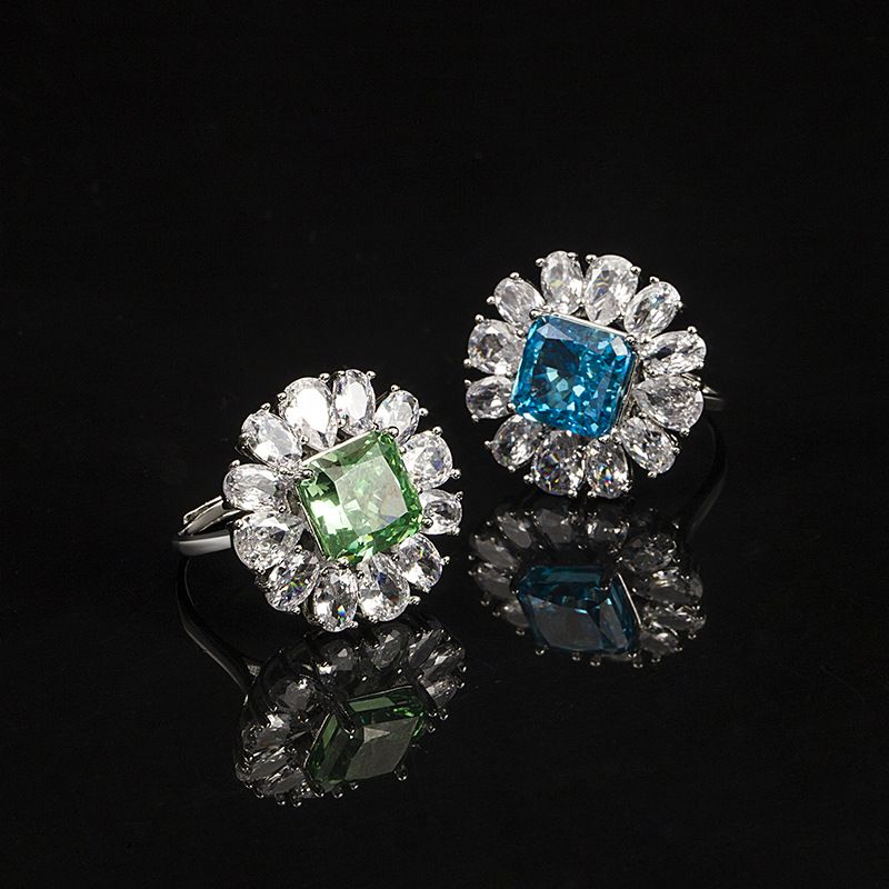 Anello di diamanti ad alto tenore di carbonio verde chiaro di lusso con apertura femminile regolabile e taglio a fiore di ghiaccio blu marino di alta qualità_voghion.com