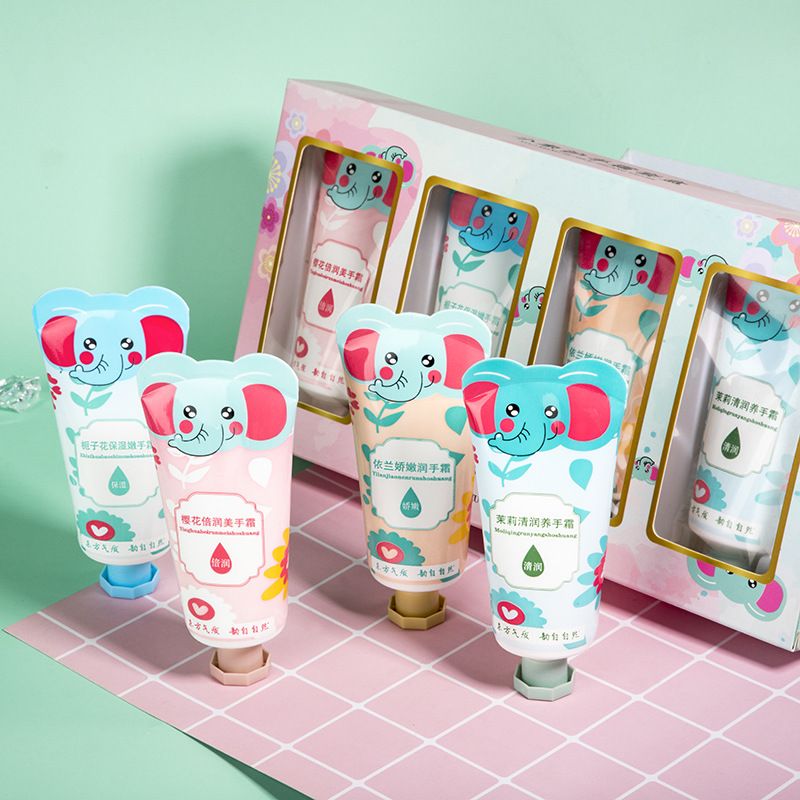 Set di quattro creme per le mani idratanti, essiccanti e anti-screpolature in confezione regalo autunno-inverno_voghion.com