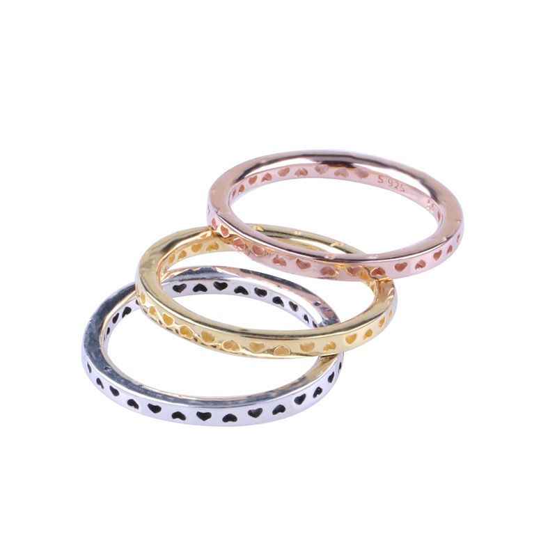 Damenschmuck, eleganter, versilberter Messingring in Herzform, durchbrochen zum Stapeln, klassisches Blumendesign, Unisex-Modeaccessoire_voghion.com