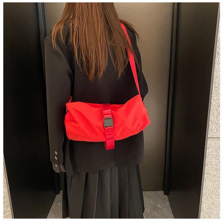 Toast Reisetasche für Männer, wasserdichte Sport- und Fitnesstasche, großes Pendlerkissen aus Nylon in Volltonfarbe, eine Schulter_voghion.com
