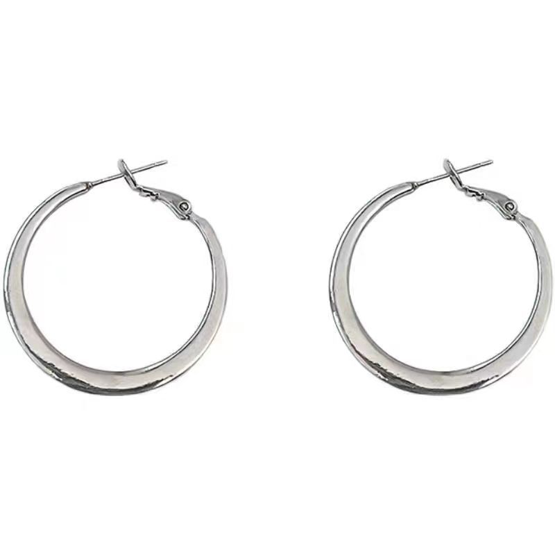 Damen Ouerréng Stil Sëlwer Metall Krees Ouerréng Sëlwer Nadel High-End Séiss a cool einfach Temperament villfälteg Ouerréng_voghion.com