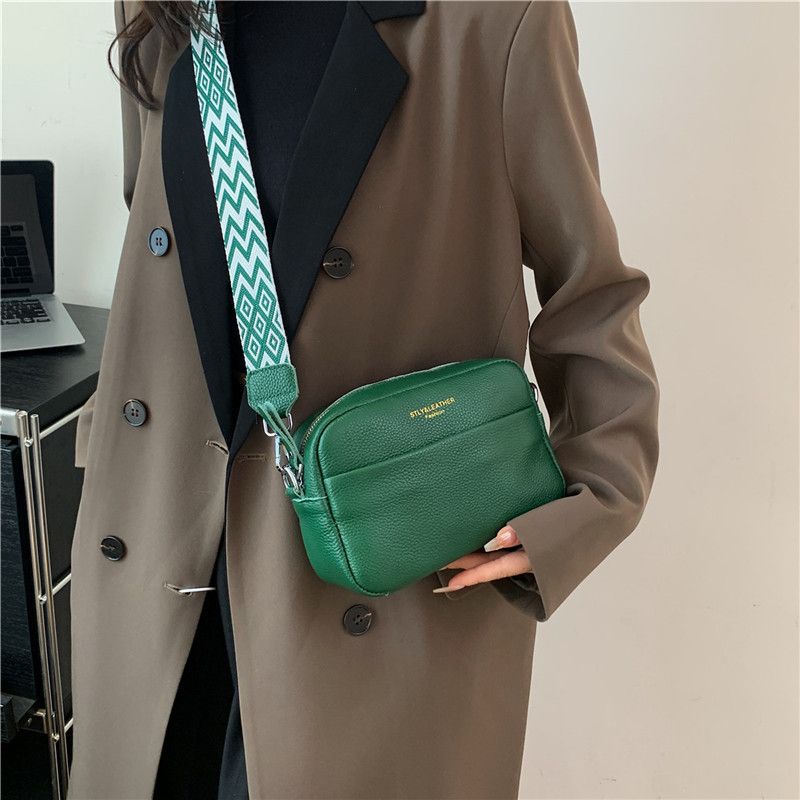 Beibei Shangpin 2023 Autumn/Winter New Women's Versatile Texture Cowhide Letter Camera Single Shoulder Oblique Straddle_voghion.com