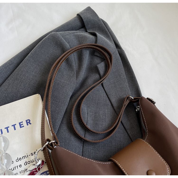 This year's popular large capacity spliced multifunctional shoulder bag 2024 trend three types of back method chain_voghion.com