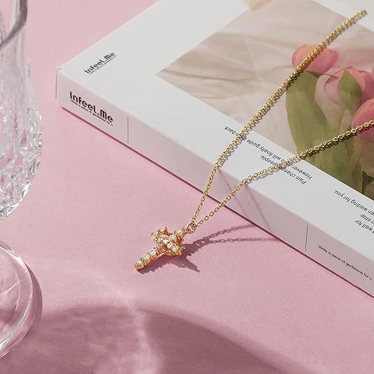 Collana semplice con corona placcata in oro 14 carati e croce per donna_voghion.com