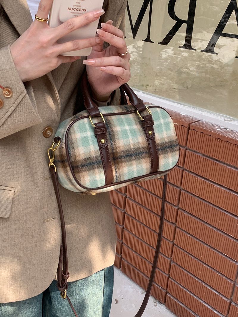 2024 Spring/Summer New Korean Postman Bowling Maillard Handheld Horizontal Small Square Bag for Women Crossbody_voghion.com
