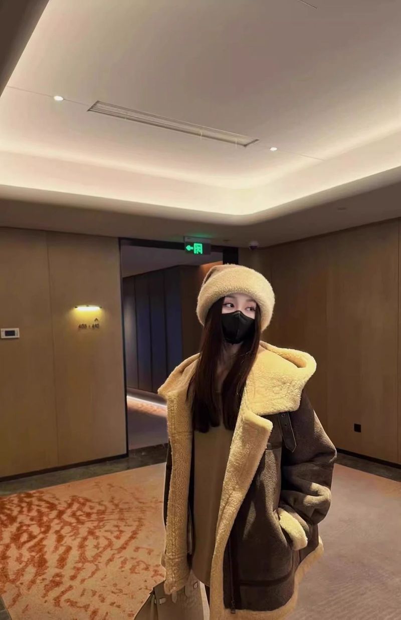 2024 New Melad Coffee Color Sheepskin Mid-Length Hooded Shearling Coat For Women Autumn Winter_voghion.com