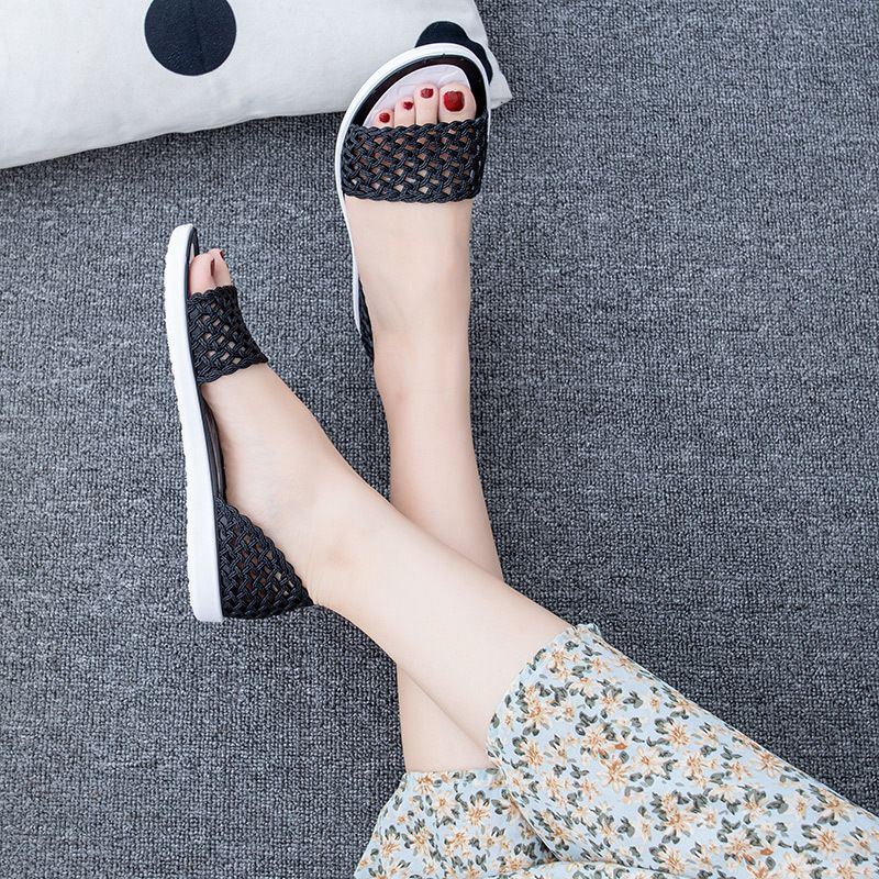 2025 Summer New Women's Versatile Flat Plastic Hollow Hole Shoes Non Slip Soft Bottom Beach Sandals_voghion.com
