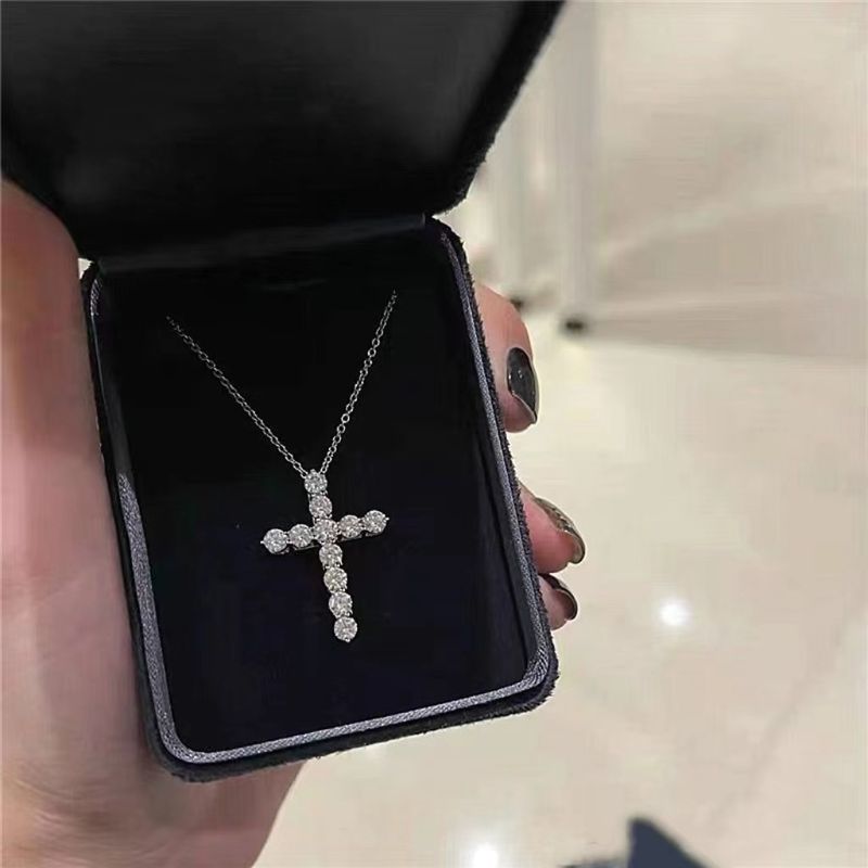 Moissanite Kreuz Halskette für Männer und Frauen Kreuz Volldiamant Schlüsselbein Halskette Hip Hop Einfacher Trend Diamant Anhänger_voghion.com