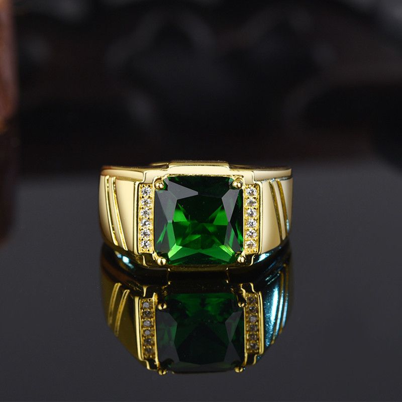 Modischer Herrenring mit vier Krallen und Smaragd und quadratischem Diamanten_voghion.com