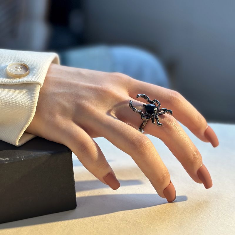 Niche Design Halloween With Inlaid Diamonds Open Personality Spider Ring_voghion.com