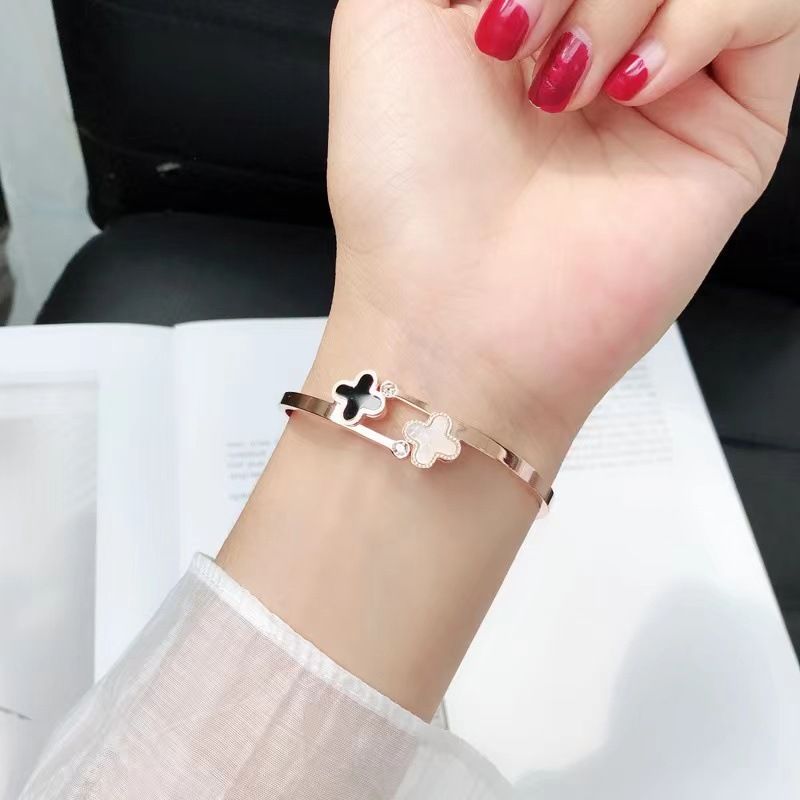 Double Four Leaf Clover Bracelet - Black & White Titanium Steel With Micro Diamonds (18K Rose Gold Plated, Kids' Jewelry)_voghion.com