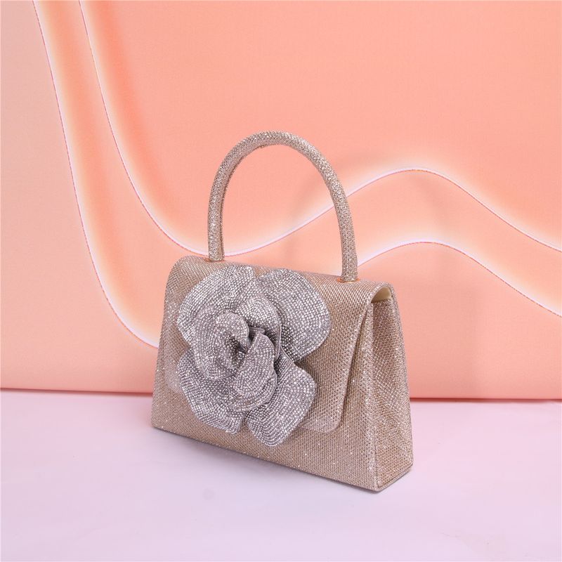 Borsa da sera con diamanti e rosa a forma di grande fiore retrò di lusso, alla moda, per feste e sfarzo_voghion.com