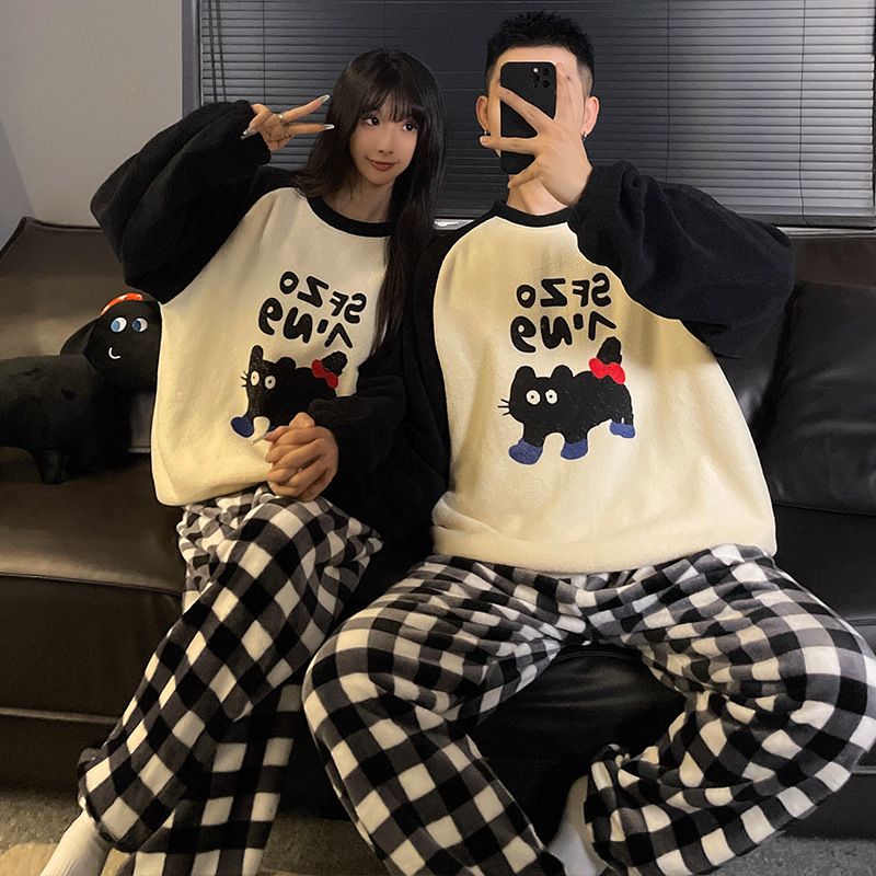 Pijamas de dibujos animados lindos de celebridades de Internet 2024 para mujeres en otoño e invierno, ropa de casa de estudiante de coral grueso con_voghion.com