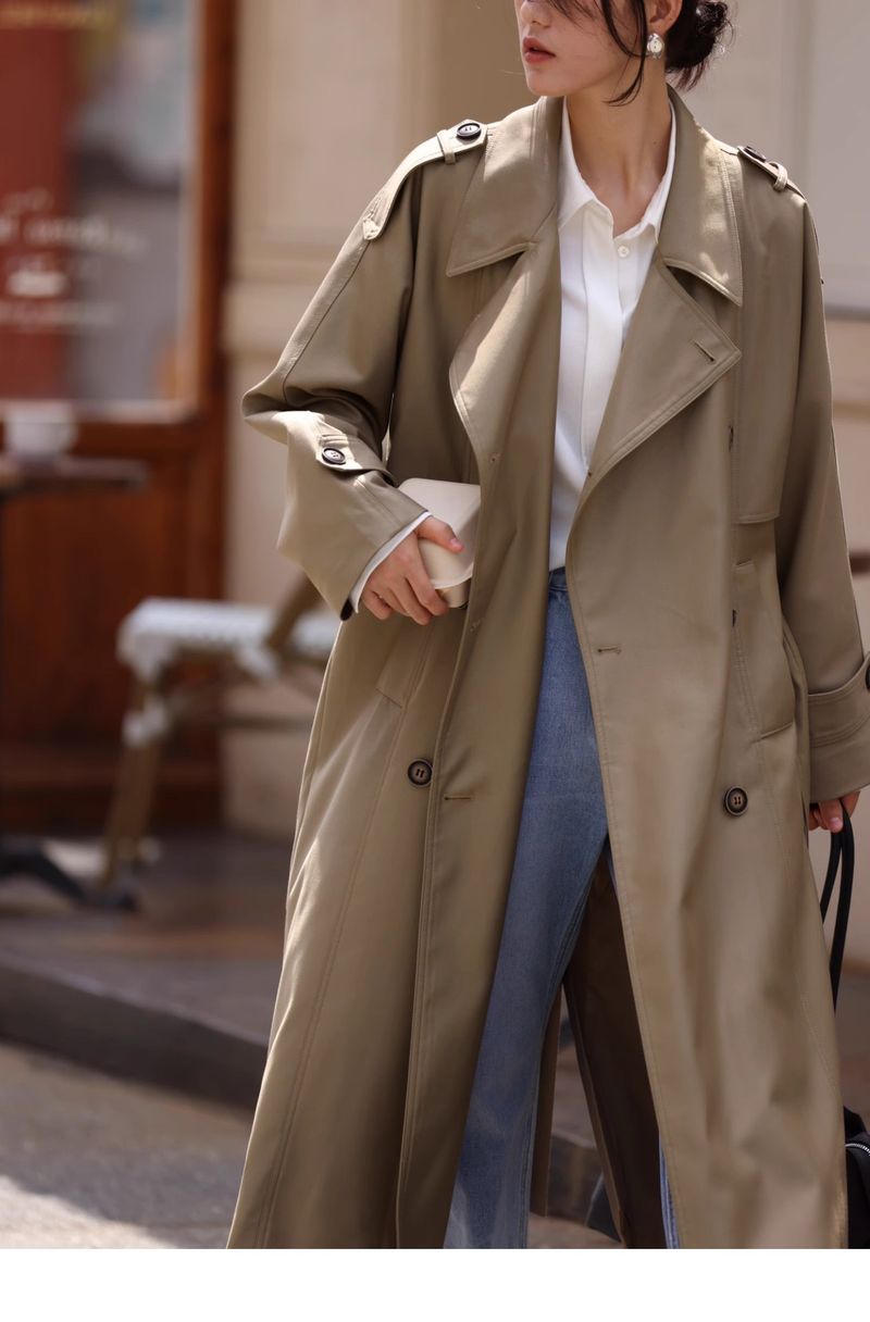 Trench classico doppiopetto da donna - Giacca sartoriale di media lunghezza con revers a lancia, silhouette strutturata e tasche funzionali_voghion.com
