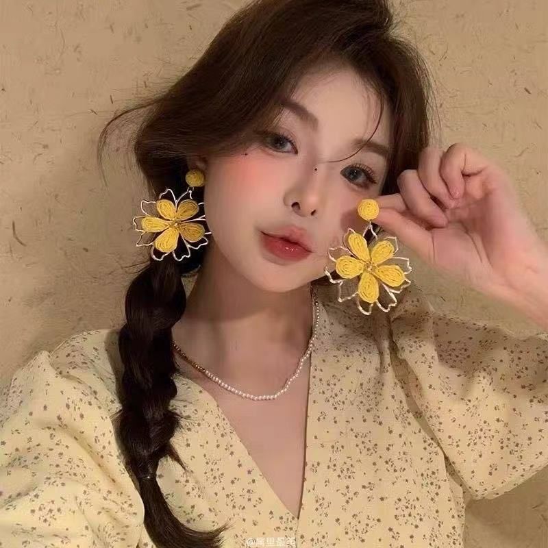 Resort Style Beach Large Flower Raffia High-End Light Luxury Starfish Studs Niche Elegant Earrings_voghion.com