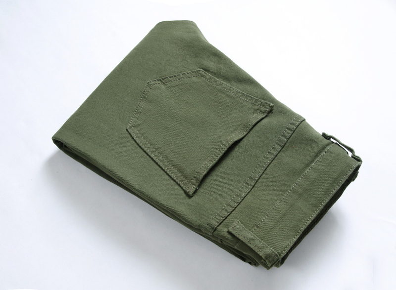 2020 Neue europäische und amerikanische Außenhandels-Herrenjeans im Slim Fit, gerader Schnitt, Mehrloch-Motorrad-Bettlerhose in Rot-Armee-Grün_voghion.com