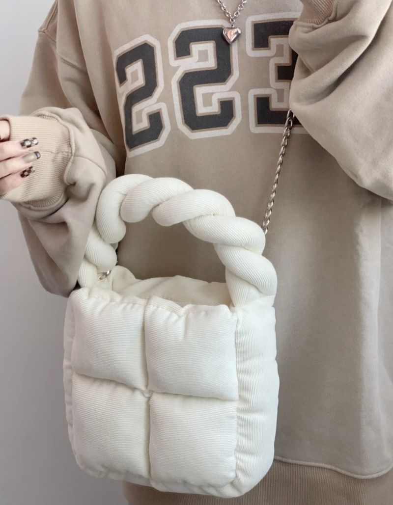 Umhängetasche aus Cord mit Kette, in der Hand tragbarer Mini-Baumwollstoff mit kleiner quadratischer Füllung, neues Modell 2024_voghion.com