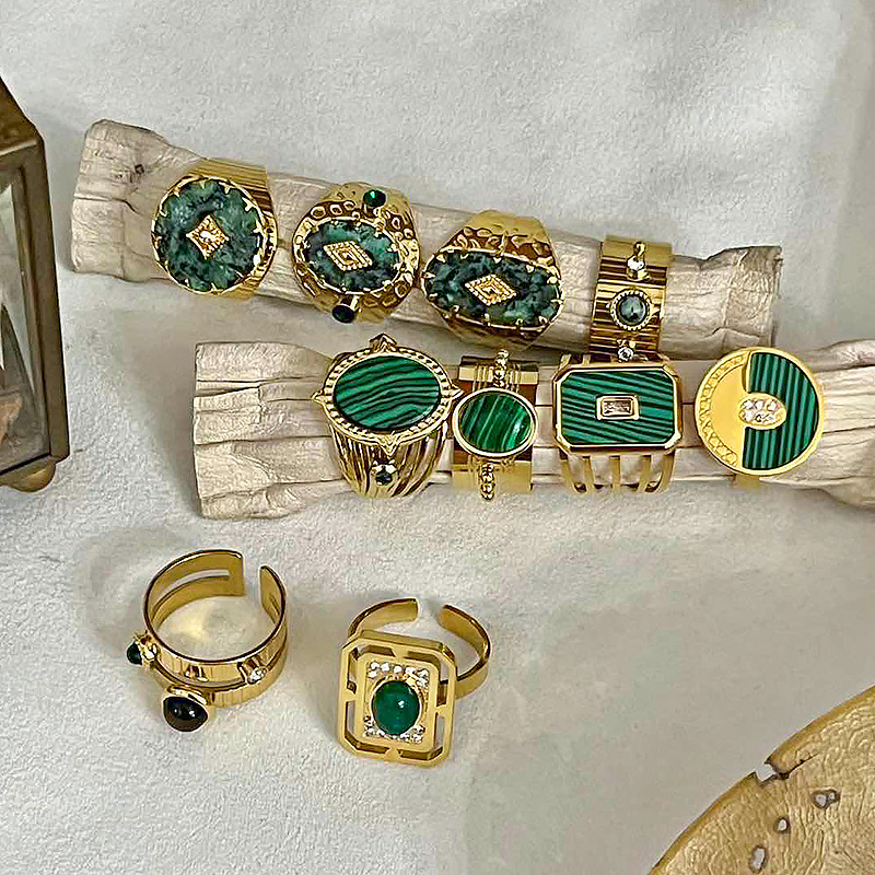 Anello in acciaio al titanio con apertura in pietra naturale rosso netto con bracciale a nicchia in malachite sciolto che non sbiadisce_voghion.com