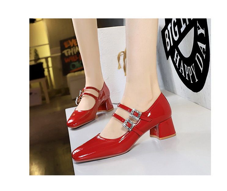 1389-1 Scarpe da donna Mary Jane dolci e versatili quotidiane con tacco medio in pelle laccata, bocca bassa, testa tonda, diamante d'acqua_voghion.com