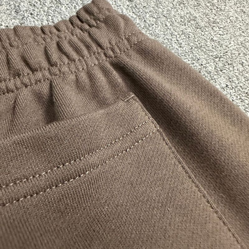 Herrenbekleidungsmarke Broken Plantet Trainingsanzug Kaffeefarbener Kapuzenpullover mit Aufdruck aus Frotteeschaum_voghion.com