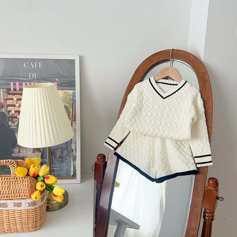 Koreanische Kinderkleidung Kinder V-Ausschnitt Pullover Mädchen Baby Pullover Pullover Gestrickte Shorts Zweiteiler Mädchen Strickanzug_voghion.com