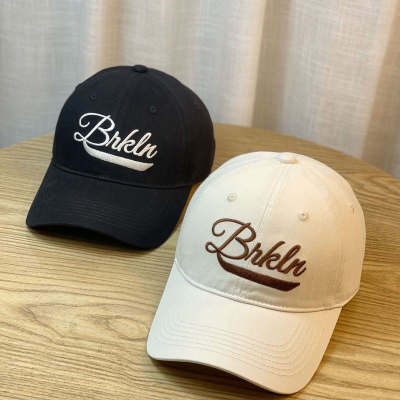 Neue Mütze für Damen, koreanische Version, neue Baseballkappe mit Buchstabenstickerei, amerikanische Retro-Kappe mit großem Kopfumfang, kleinem Gesicht, tiefem oberen Teil, Entenschnabelmütze für Herren_voghion.com