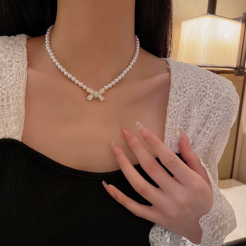 Temperament Short Clavicle Pearl Bow Necklace Net Celebrity Retro French Princess_voghion.com