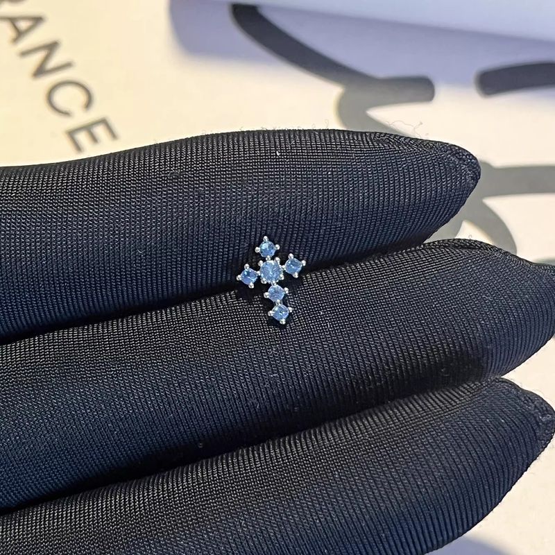 Niche Bow Titanium Steel Heart-Shaped Ear Cochlear Studs, High-End And Minimalist Pentagram Earrings, Women's Earrings_voghion.com