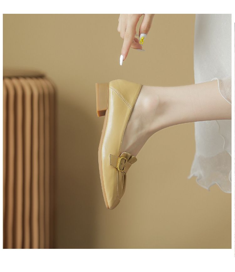 Schuhe mit quadratischer Spitze und dickem Absatz für Damen, Herbst 2024, neue quadratische Schnalle, plissierte, vielseitige, flache Öffnung, mittlerer Absatz, Oma-Schuhe, Damen-Arbeitsschuhe_voghion.com