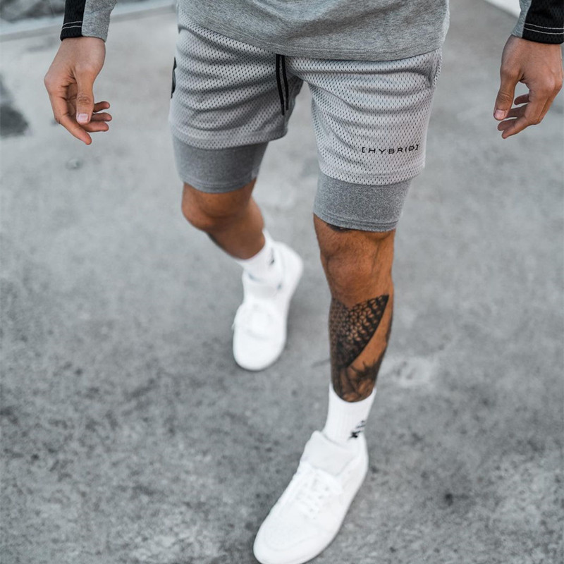 Pantaloncini sportivi alla moda a doppio strato per l'allenamento da uomo falso in due pezzi da basket in esecuzione fitness capris_voghion.com