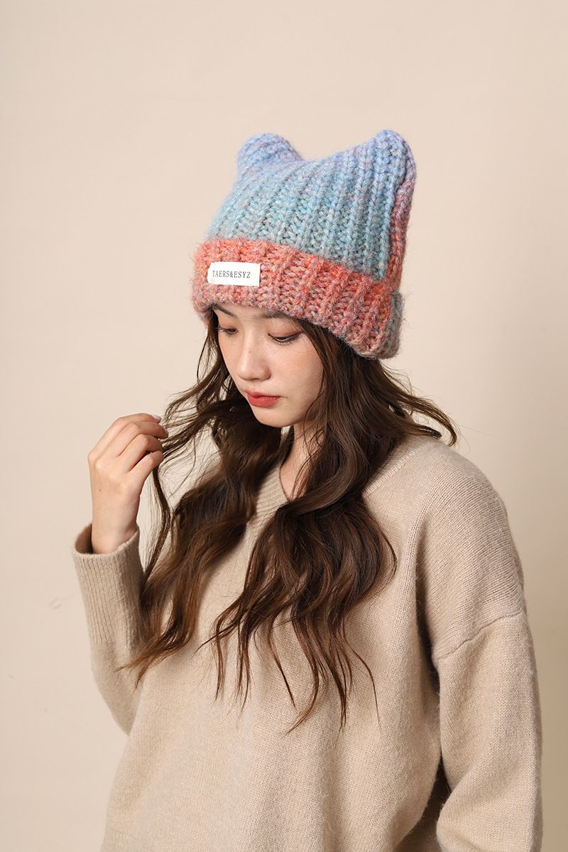 Versione coreana di Abifeng, cappello da donna in lana lavorata a maglia con gradiente di gatto, in autunno e inverno, calda protezione per le orecchie, cappello freddo per_voghion.com