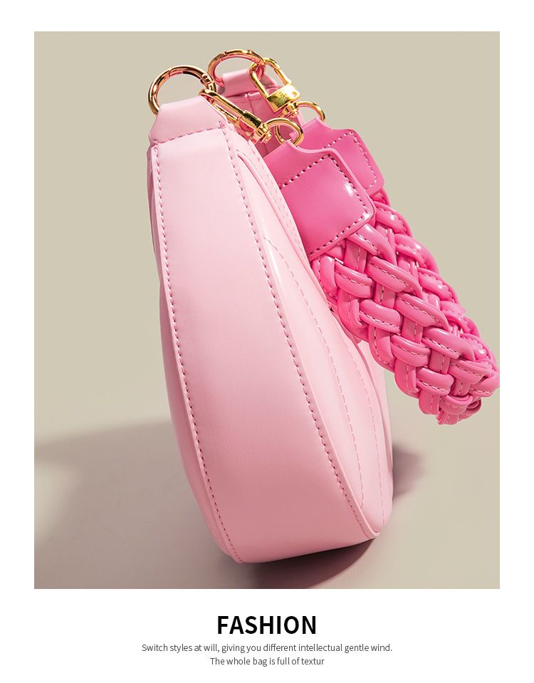 Borsa a tracolla larga con motivo a mezzaluna intrecciata sotto le ascelle, design di nicchia, nuova borsa a tracolla monospalla WO's 2022 per_voghion.com