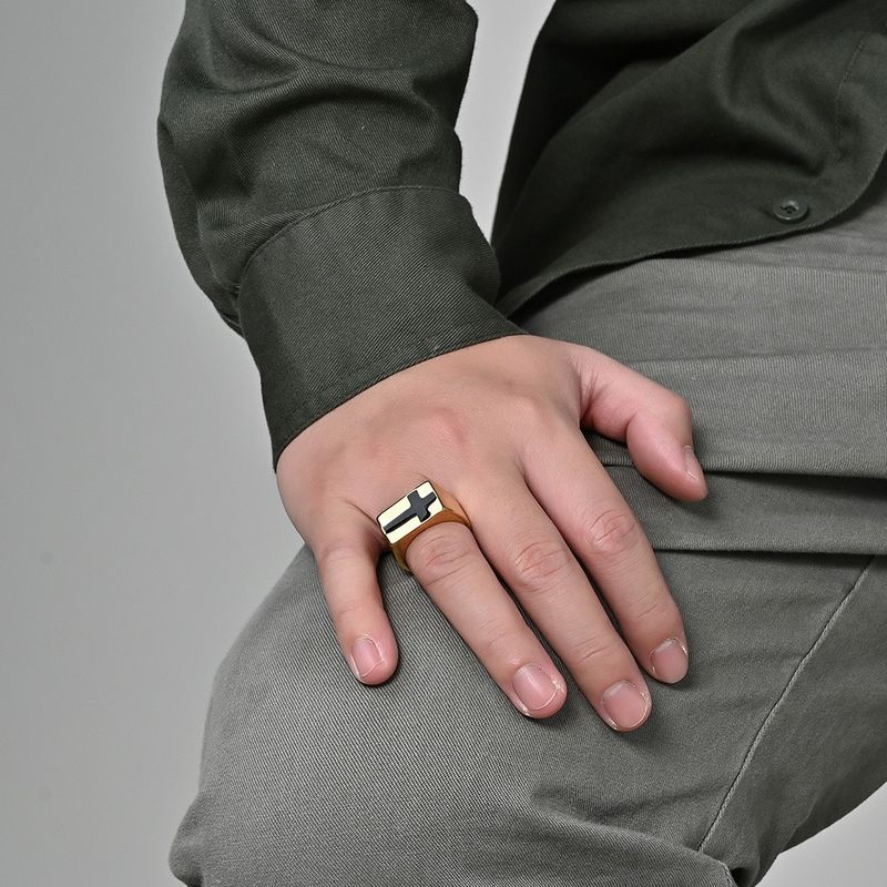 Anello esagerato in acciaio al titanio placcato oro con croce, personalità hip hop, accessori alla moda, gioielli da mano_voghion.com