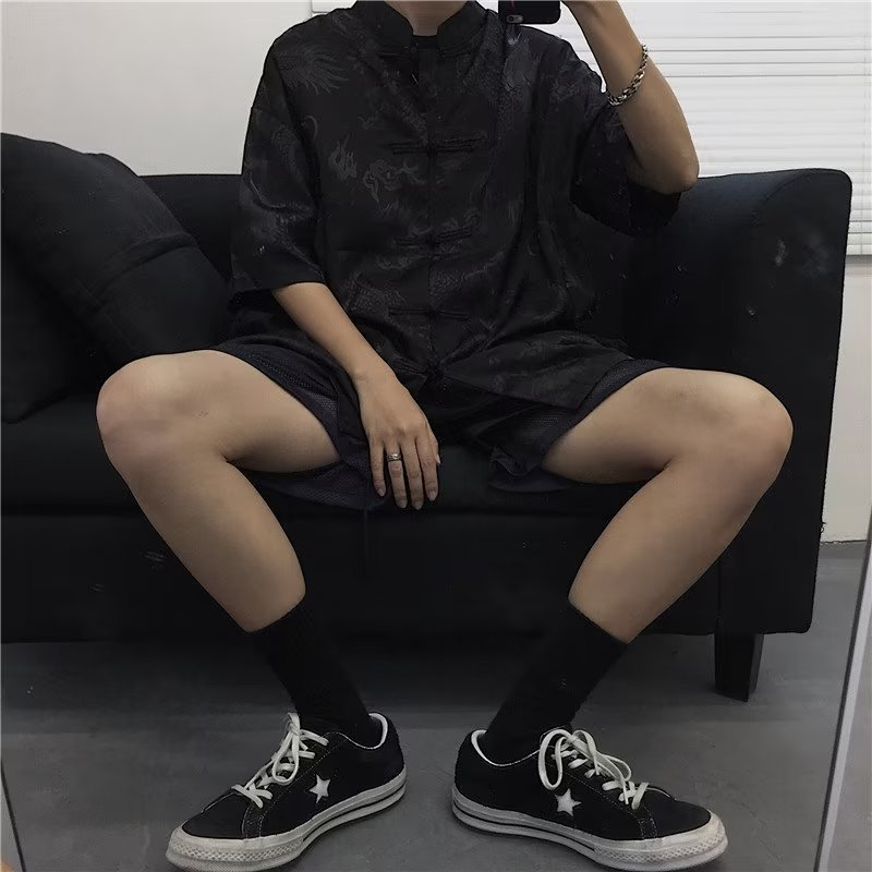 Neuer Tang-Anzug im chinesischen Stil mit Tellermund und kurzen Ärmeln für Männer mit dunklem Drachenmuster, nationaler Trend für Paare_voghion.com