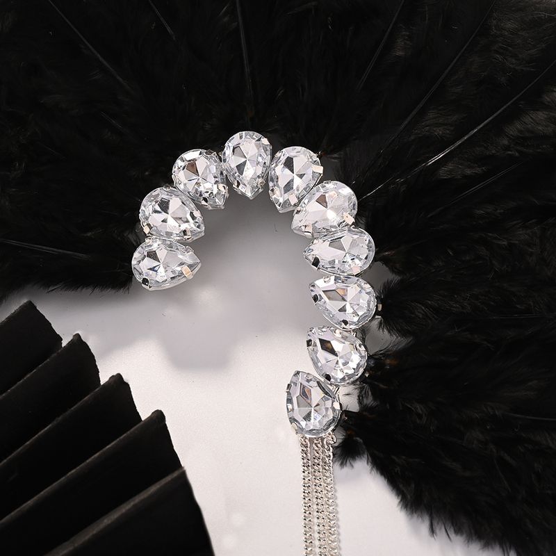 Brincos de penas, moda, palco, exagerado, passarela, gota d'água, borla, strass, brincos, design, sentido_voghion.com