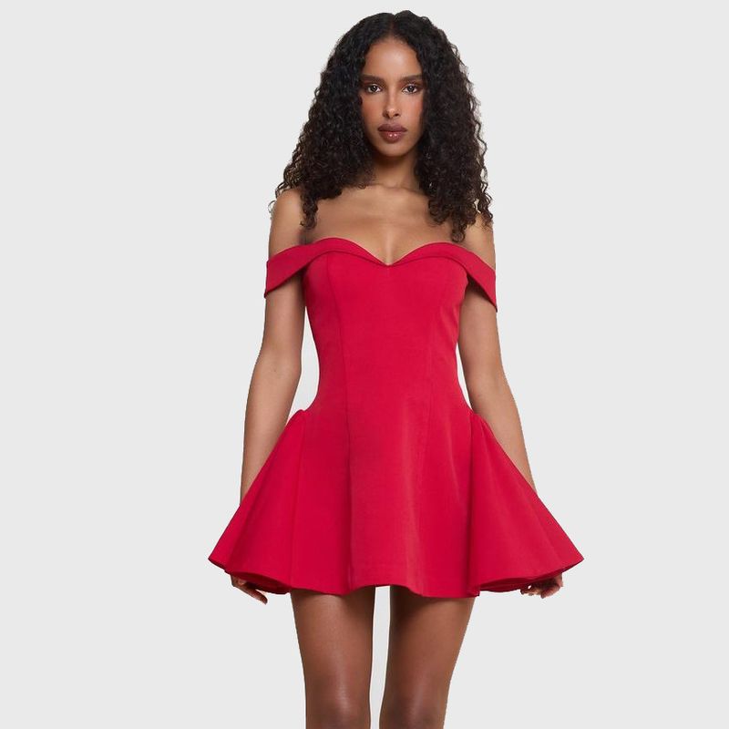 Abito sexy aderente senza spalline con volant e design a blocchi di colore, primavera 2025, da donna_voghion.com