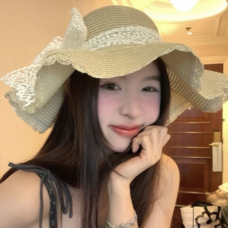 Cappello di paglia in pizzo estivo, cappello di paglia con protezione UV, foto di ragazza in spiaggia al mare, tesa larga_voghion.com